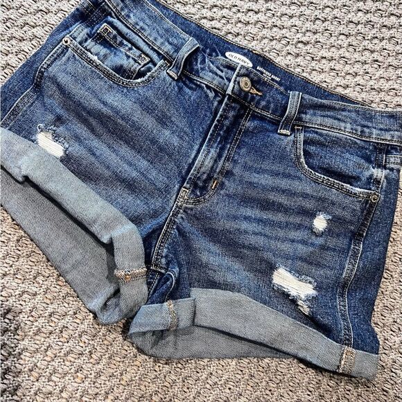 Old Navy boyfriend, mid rise, jean shorts, size 2 - Picture 4 of 11
